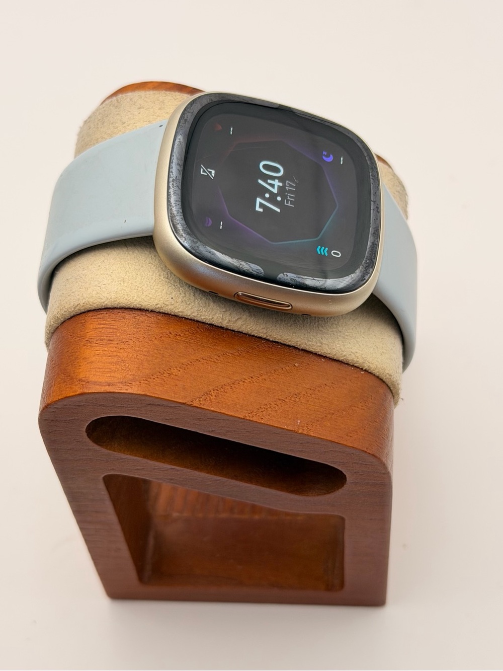 Fitbit Sense 2, Tested, Gold/blue, Good, Charger Included, Latest Model - Picture 4 of 10